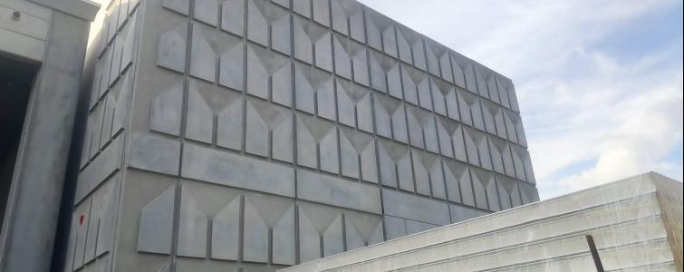 PLASMACEM - TAILOR MADE CONCRETE - BÂTIMENT INDUSTRIEL NEUF AVEC MATRICE DE DESSINS