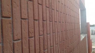 PRECAST WALL REALIZATED WITH SMV0101-BRICK FORM LINEAR TYPE